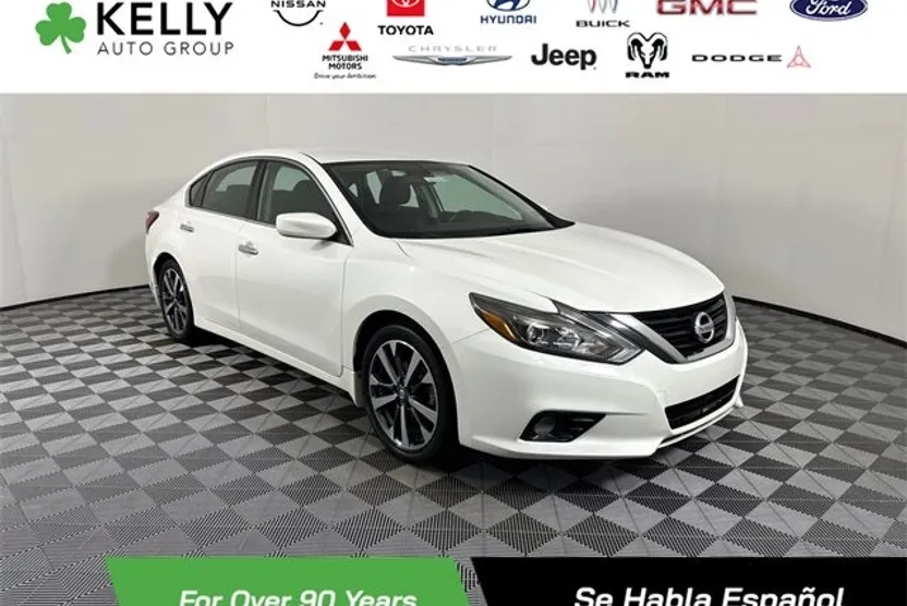2017 Nissan Altima 2.5 SR photo 1