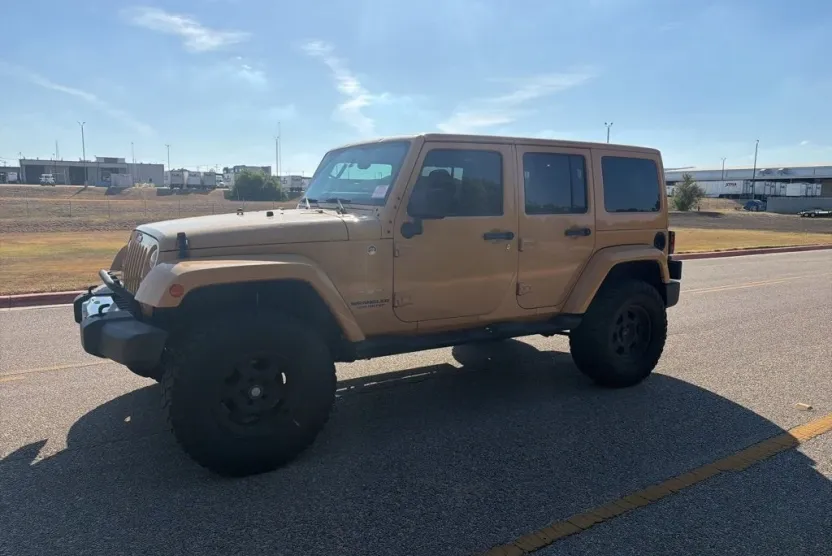 2014 Jeep Wrangler Unlimited Sahara photo 1