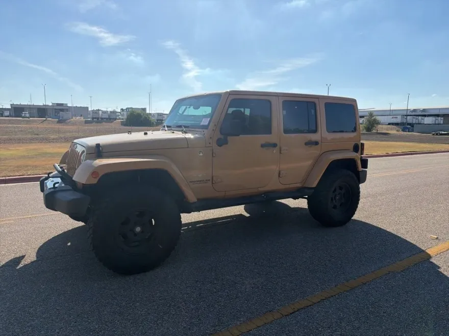 2014 Jeep Wrangler Unlimited Sahara photo 1
