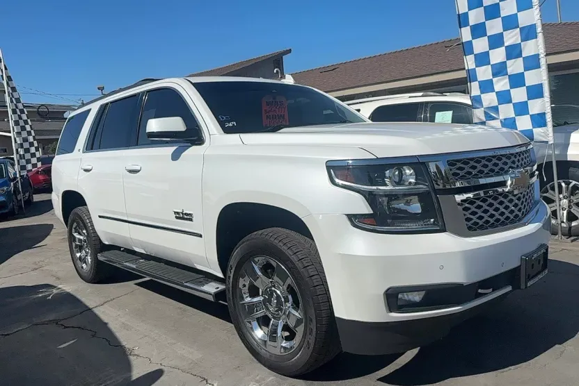 2017 Chevrolet Tahoe LT photo 1
