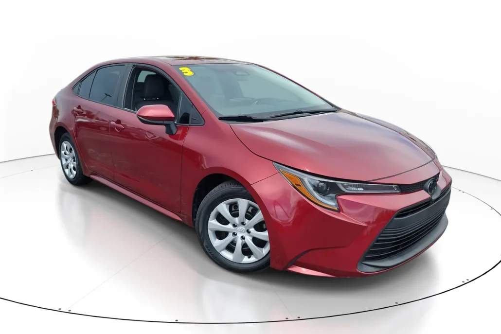 2023 Toyota Corolla LE photo 1