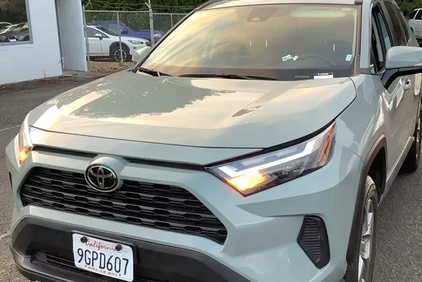 2023 Toyota RAV4 XLE photo 1