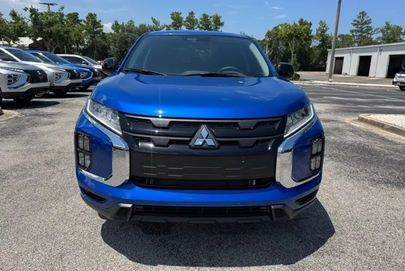 2025 Mitsubishi Outlander Sport LE photo 1
