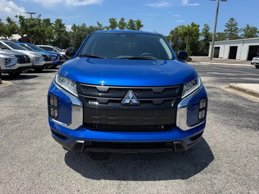 2025 Mitsubishi Outlander Sport LE photo 1