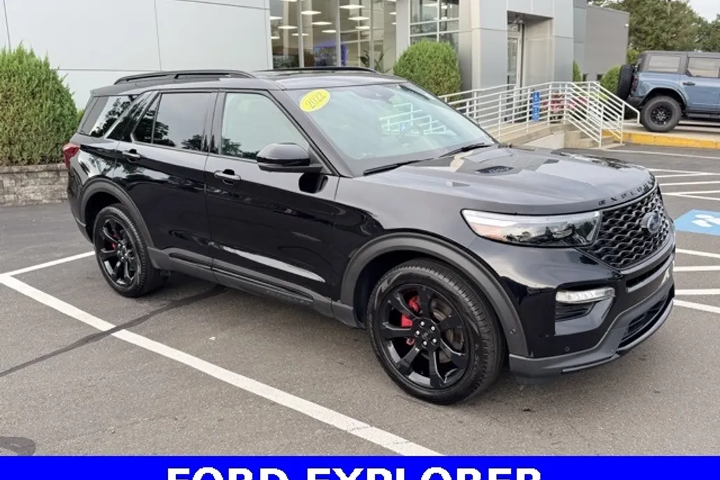 2022 Ford Explorer ST photo 1