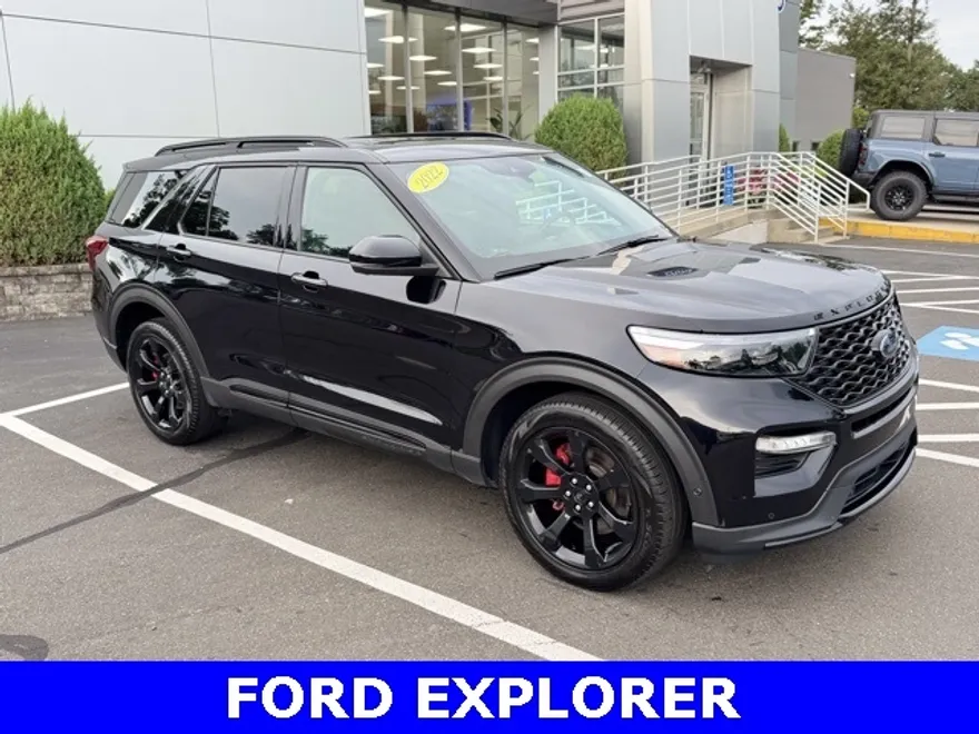 2022 Ford Explorer ST photo 1