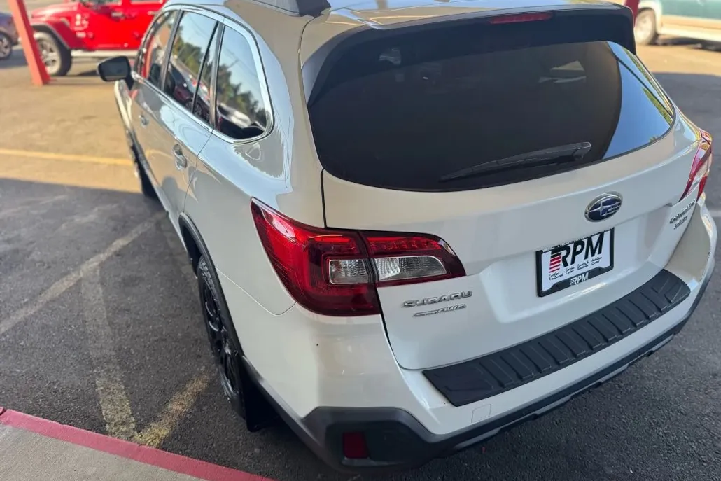 2019 Subaru Outback 3.6R Limited photo 1