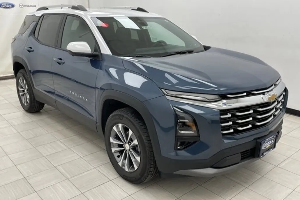 2025 Chevrolet Equinox LT photo 1