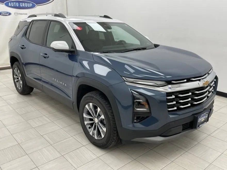 2025 Chevrolet Equinox LT photo 1