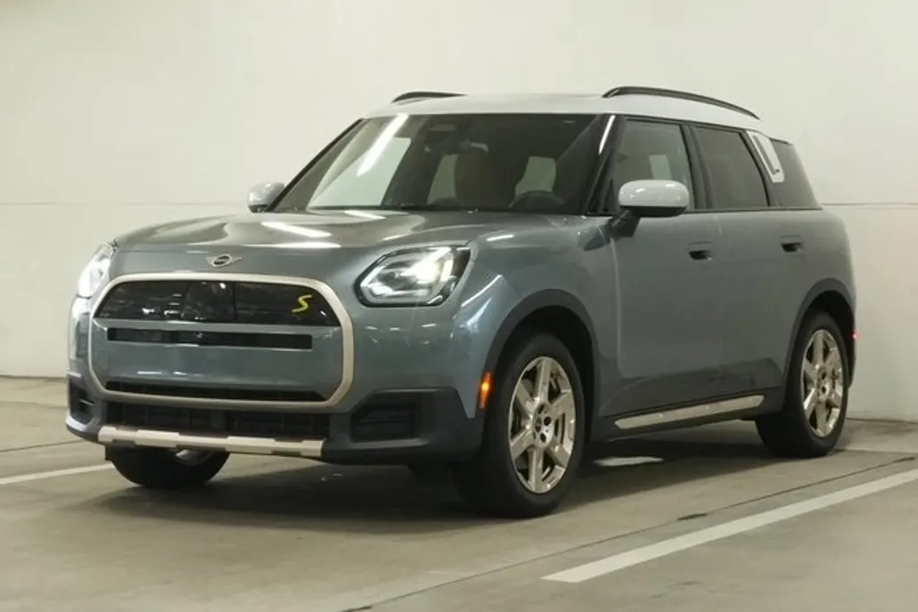 2025 Mini Countryman Iconic photo 1