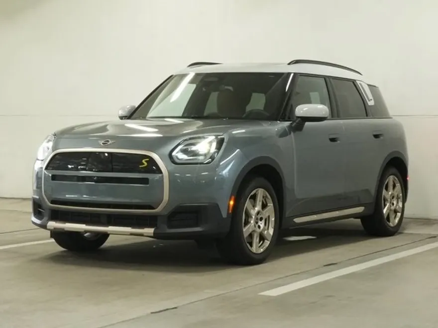 2025 Mini Countryman Iconic photo 1