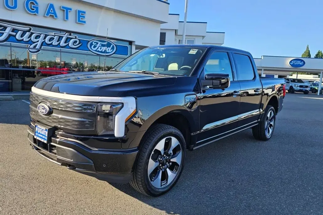 2025 Ford F-150 Lightning Platinum photo 1
