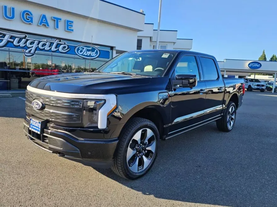 2025 Ford F-150 Lightning Platinum photo 1