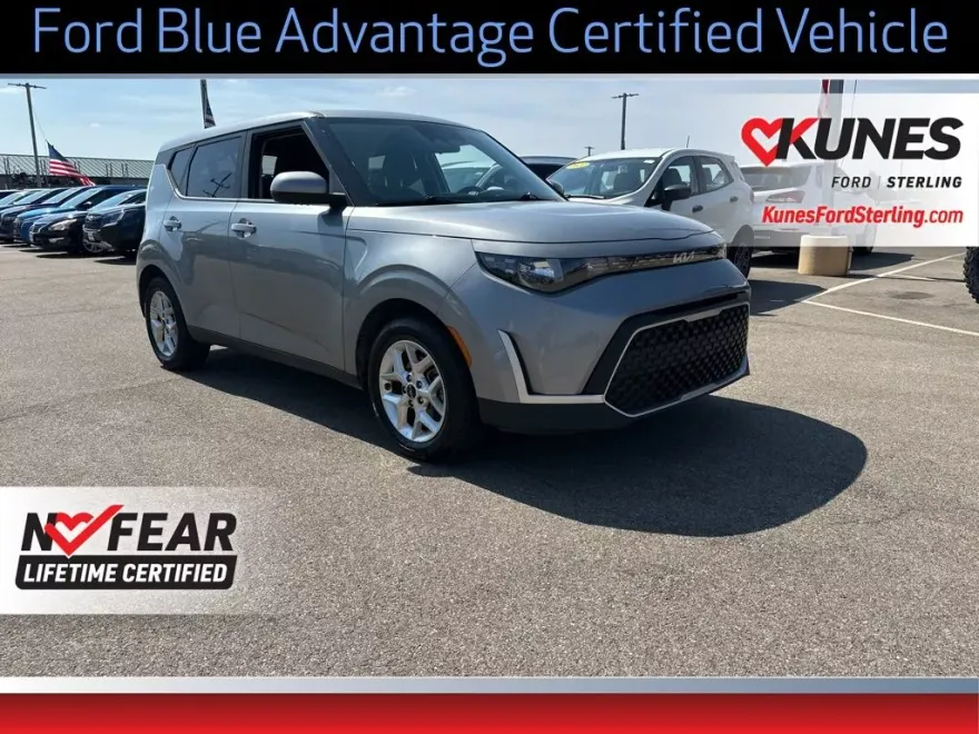 2024 Kia Soul LX photo 1