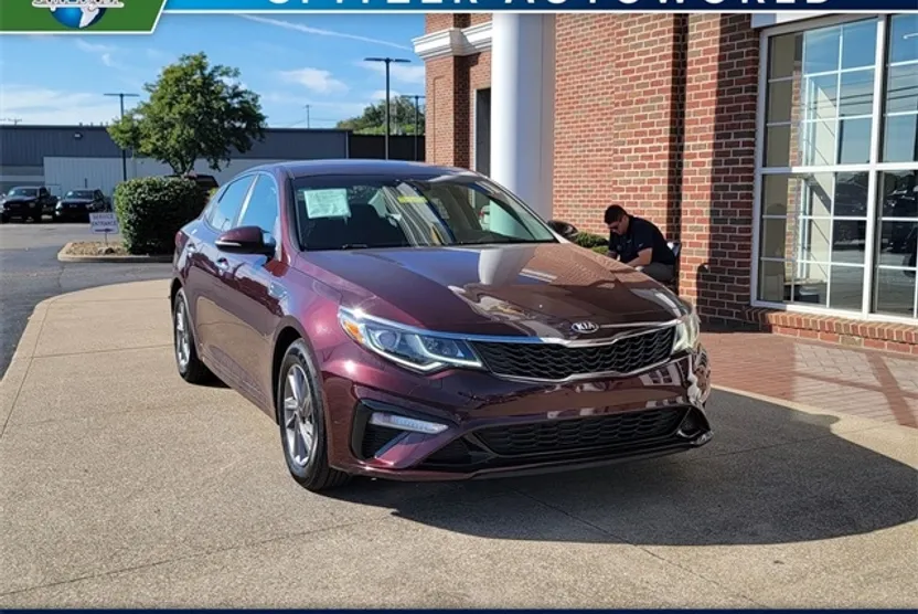 2020 Kia Optima LX photo 1