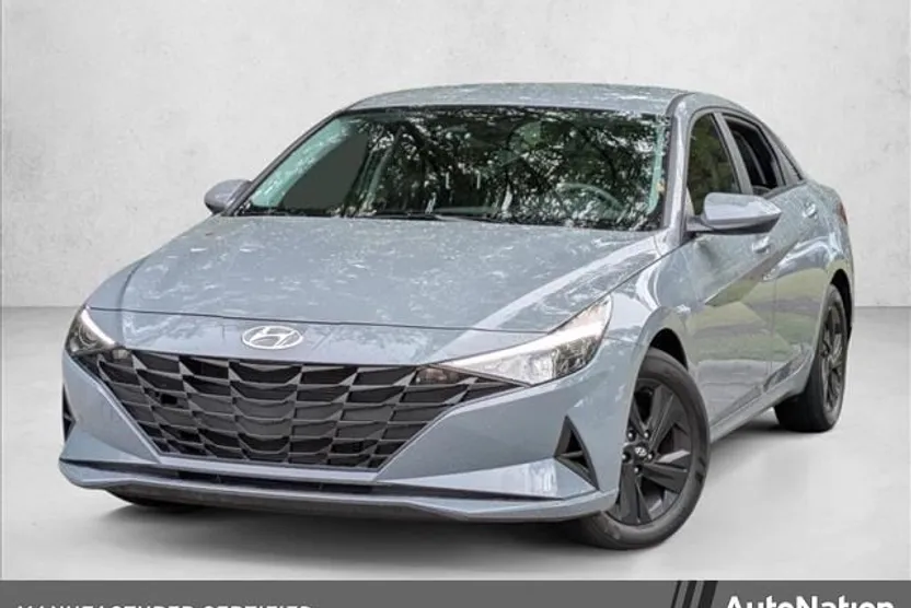 2023 Hyundai Elantra SEL photo 1