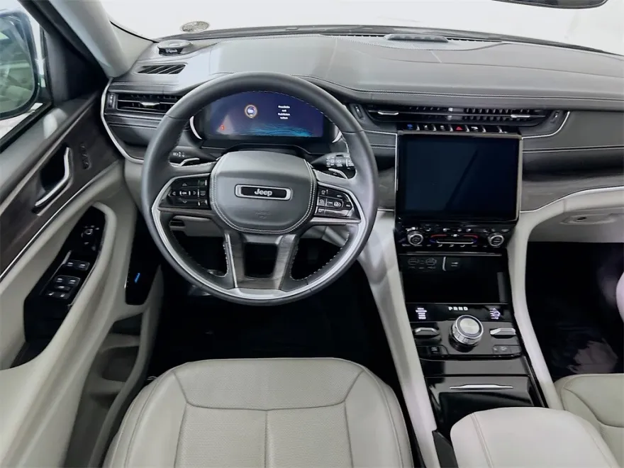 2022 Jeep Cherokee 4xe Overland photo 1