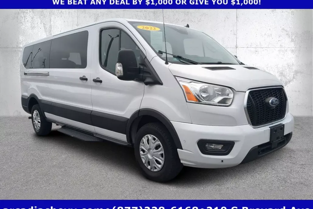 2022 Ford Transit Passenger XL photo 1
