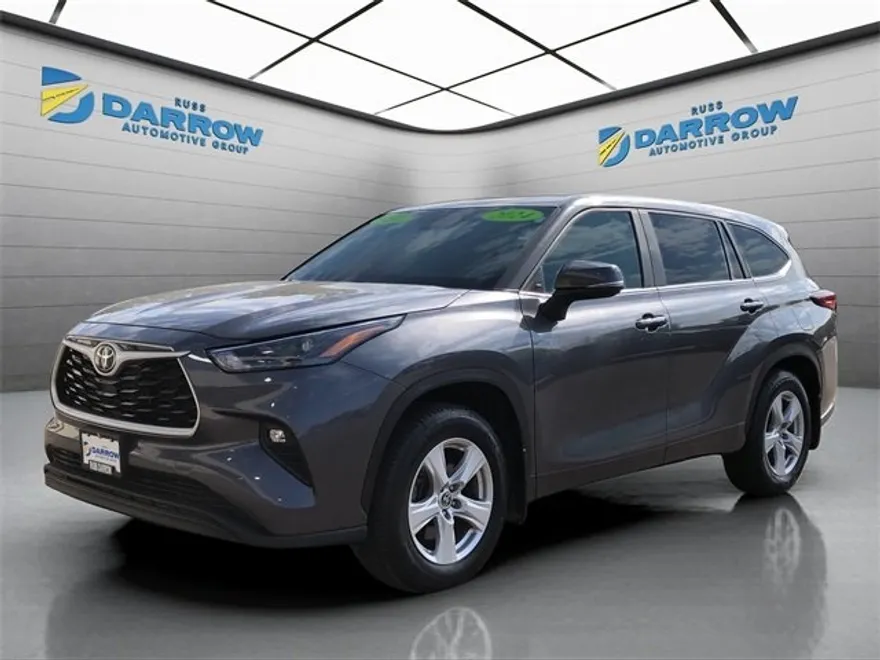 2024 Toyota Highlander LE photo 1