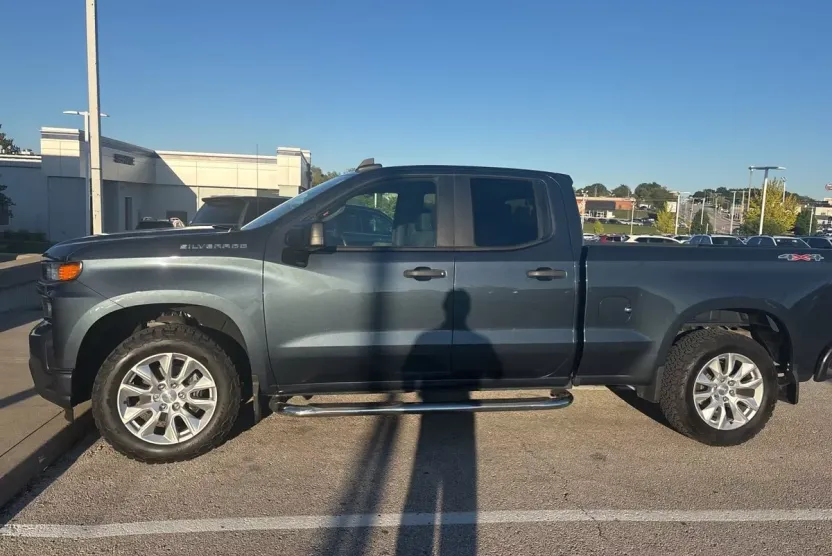 2020 Chevrolet Silverado 1500 Custom photo 1