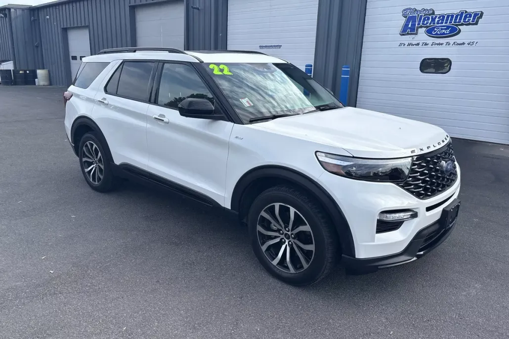 2022 Ford Explorer ST-Line photo 1
