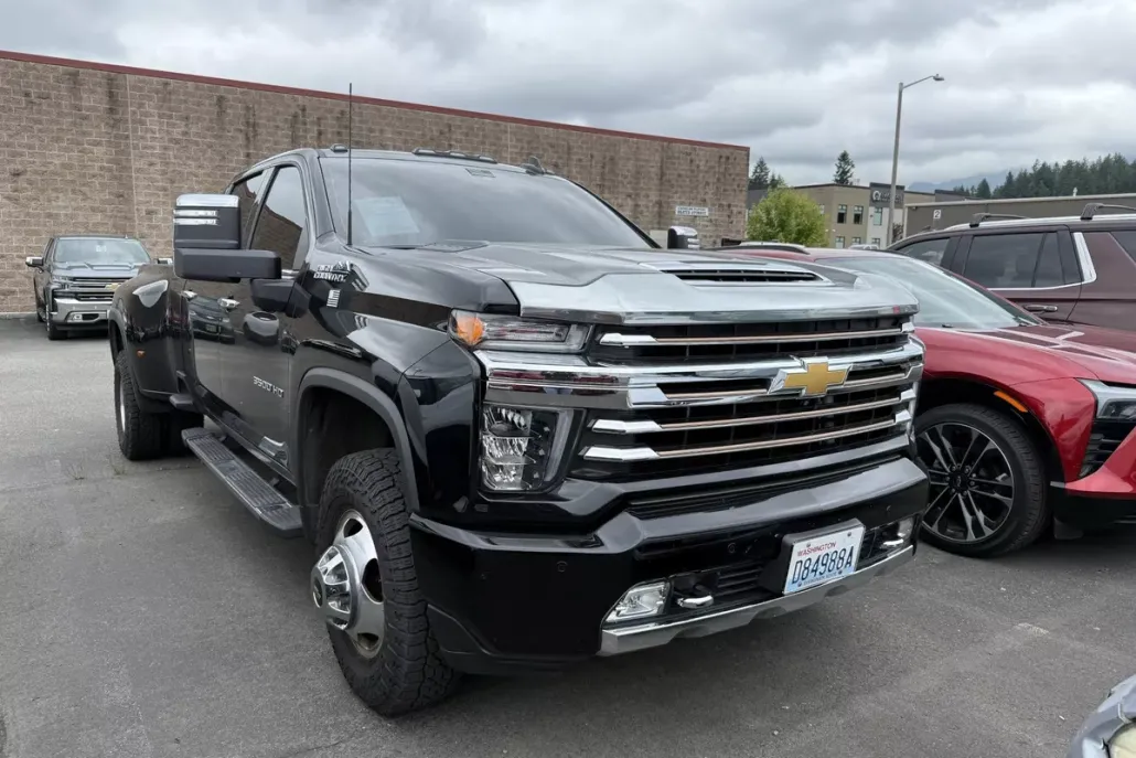 2023 Chevrolet Silverado 3500HD High Country photo 1