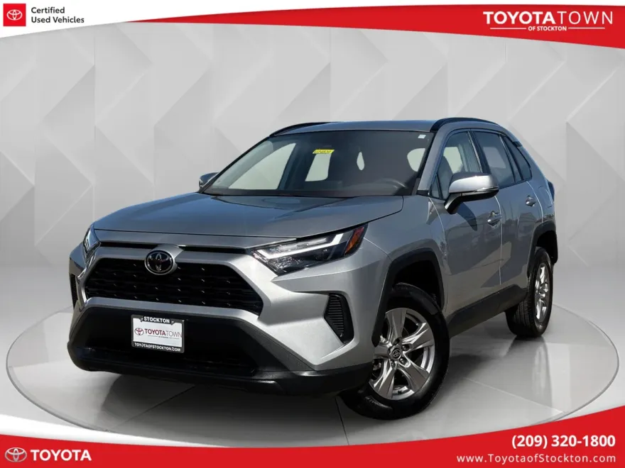 2022 Toyota RAV4 XLE photo 1