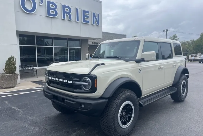 2025 Ford Bronco Outer Banks photo 1