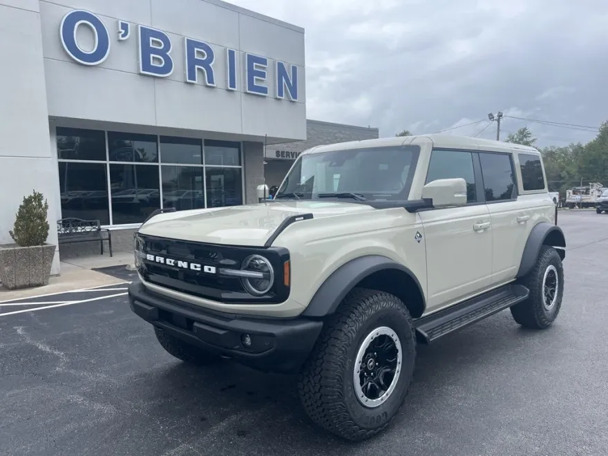 2025 Ford Bronco Outer Banks photo 1