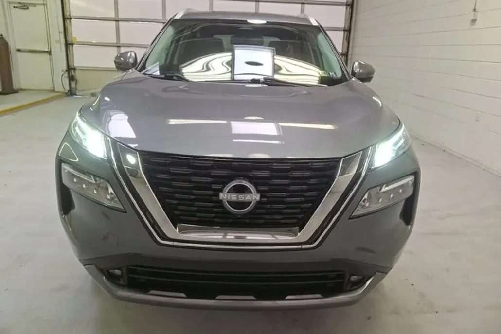 2022 Nissan Rogue SL photo 1