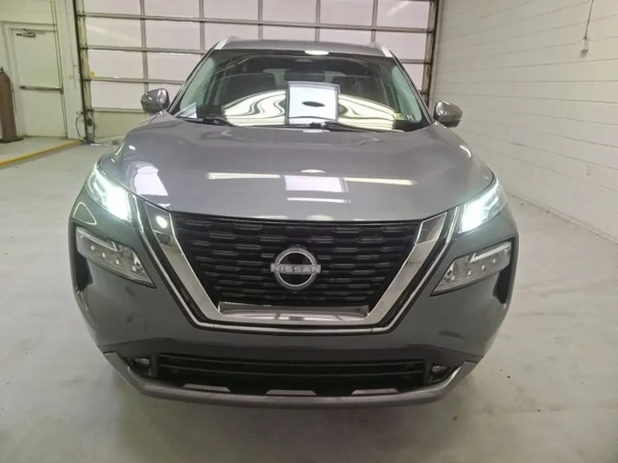 2022 Nissan Rogue SL photo 1