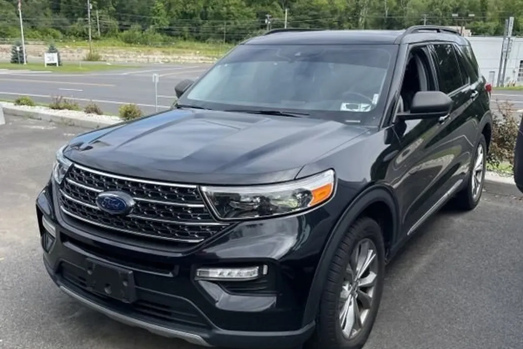 2021 Ford Explorer XLT photo 1