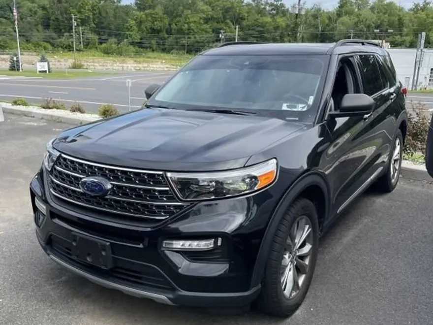 2021 Ford Explorer XLT photo 1