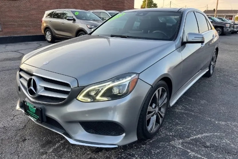 2014 Mercedes Benz E 4MATIC Sedan photo 1
