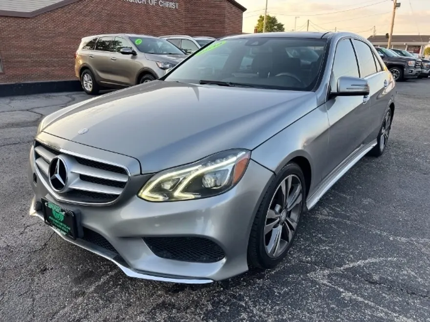 2014 Mercedes Benz E 4MATIC Sedan photo 1