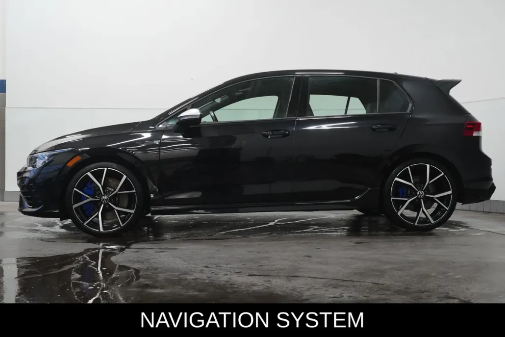 2023 Volkswagen Golf R photo 1
