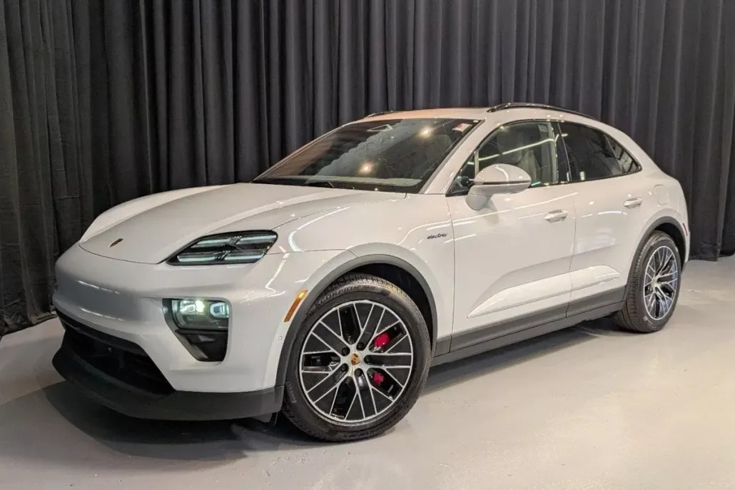 2025 Porsche Macan Electric photo 1
