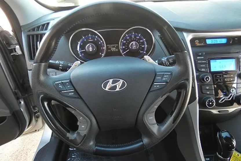 2013 Hyundai Sonata SE photo 1