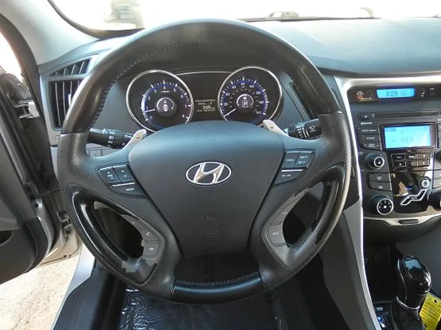 2013 Hyundai Sonata SE photo 1