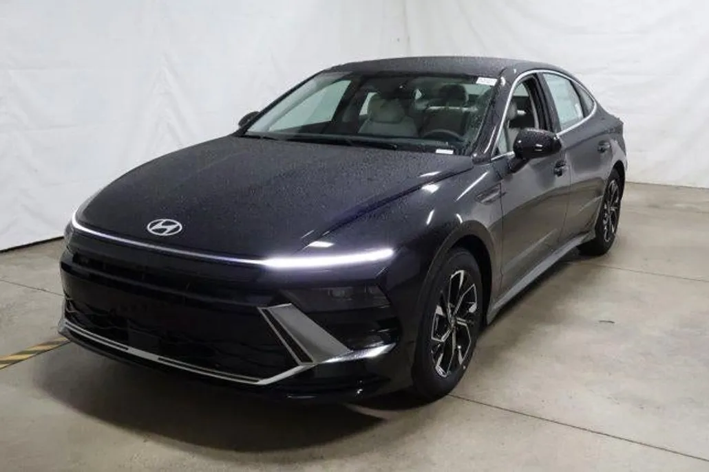 2025 Hyundai Sonata SEL photo 1