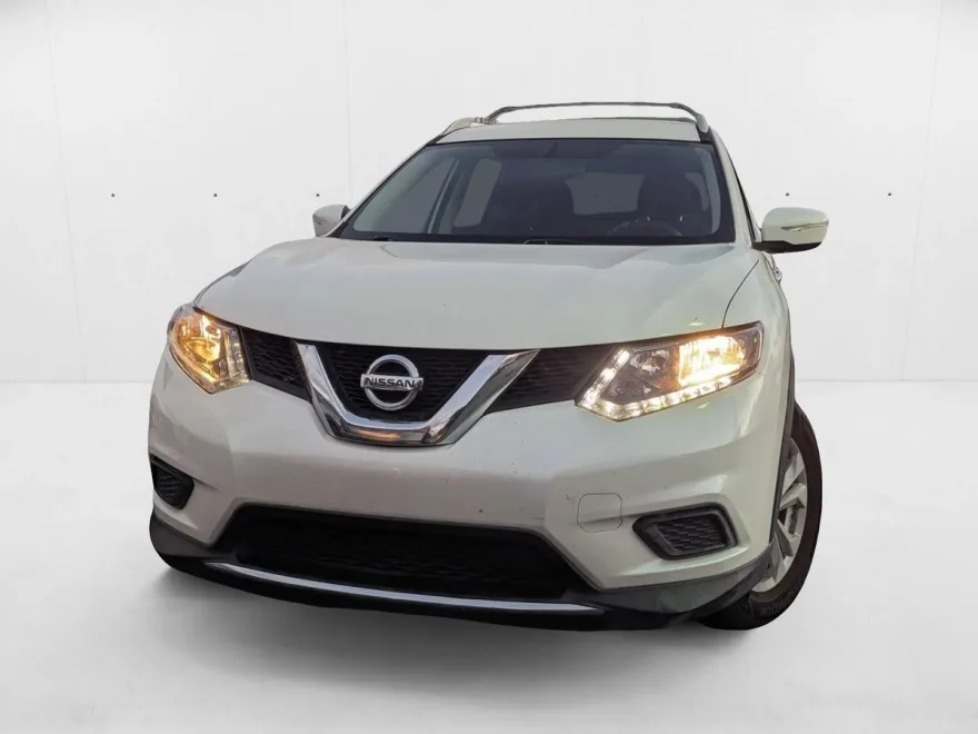 2015 Nissan Rogue SV photo 1