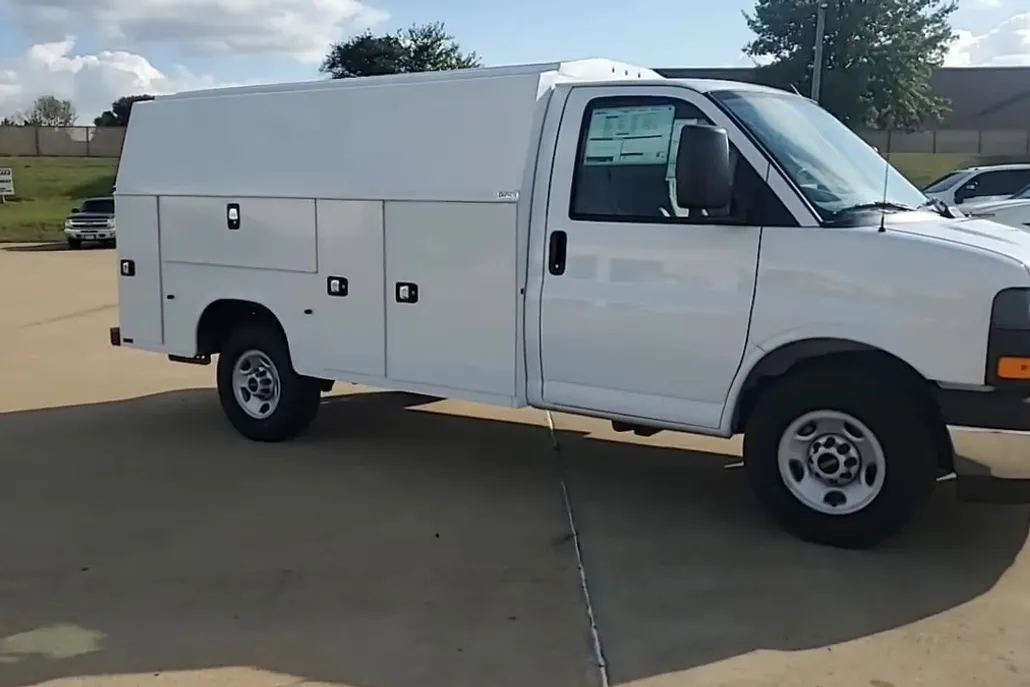2025 Gmc Savana Cutaway 3500 photo 1