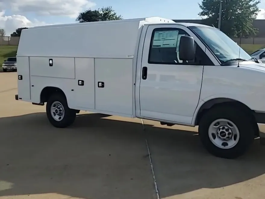 2025 Gmc Savana Cutaway 3500 photo 1