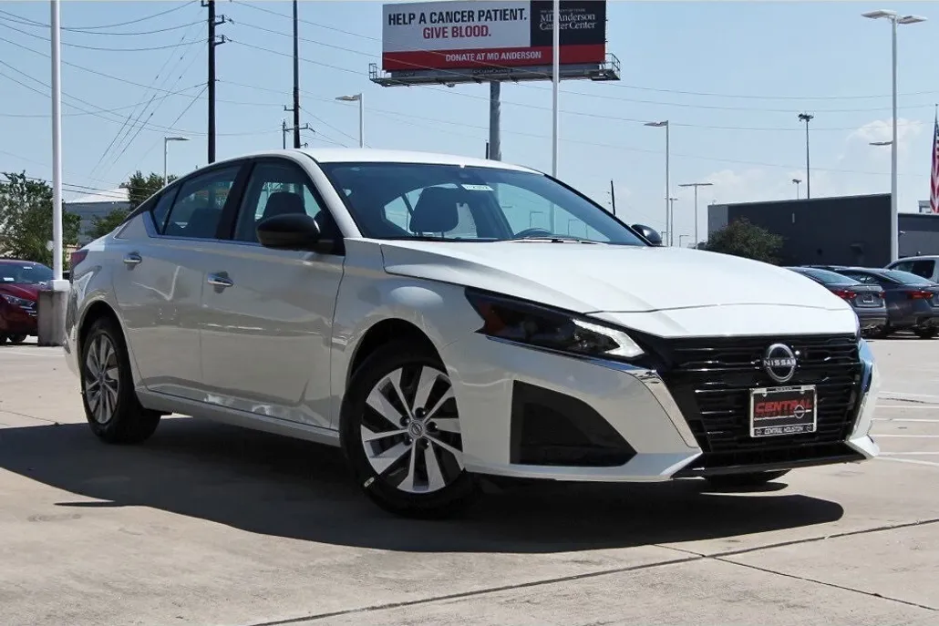 2025 Nissan Altima S photo 1