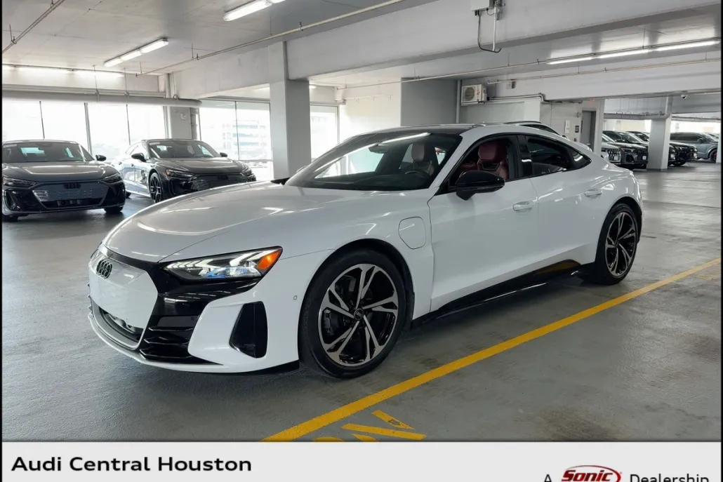 2023 Audi e-tron GT Prestige photo 1
