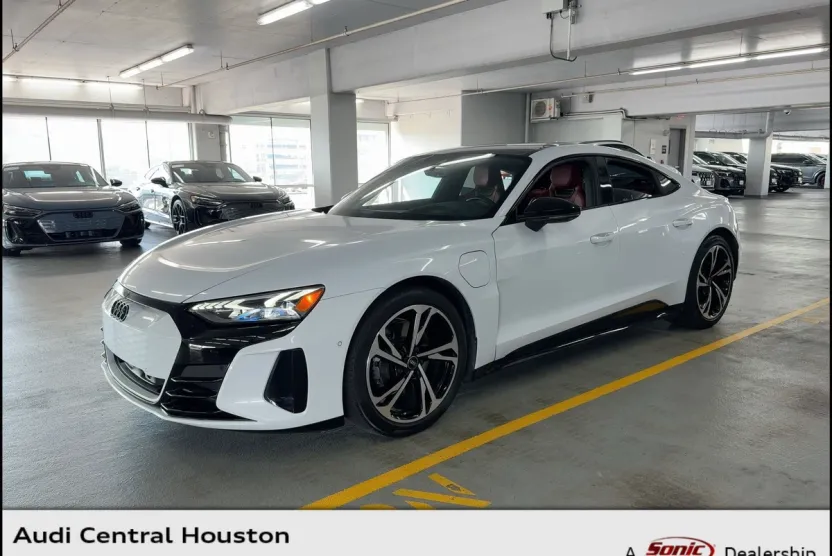 2023 Audi e-tron GT Prestige photo 1