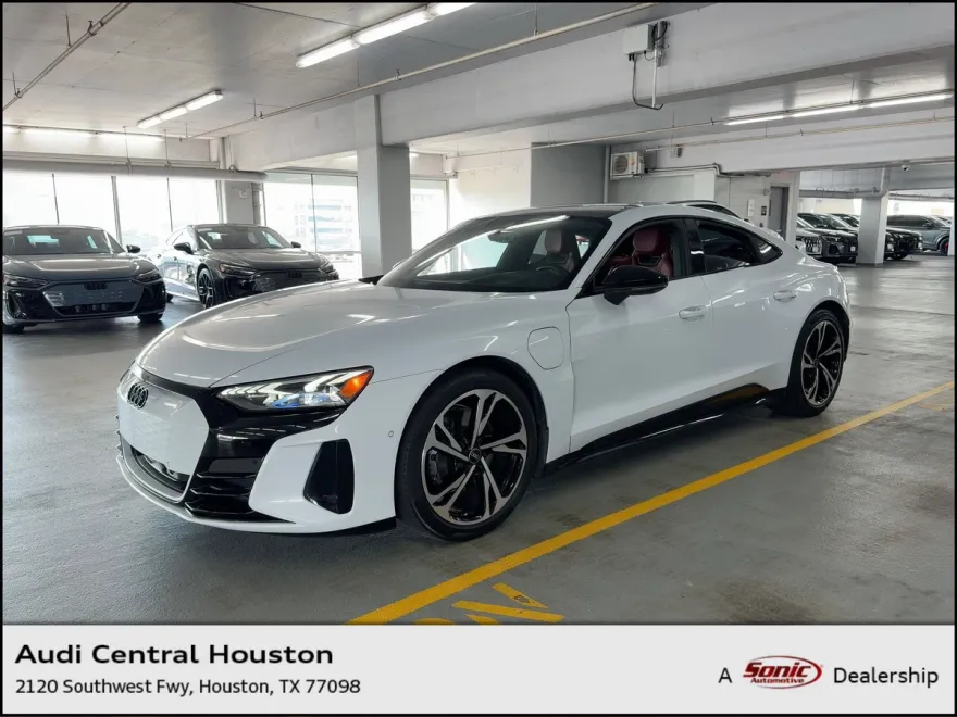 2023 Audi e-tron GT Prestige photo 1