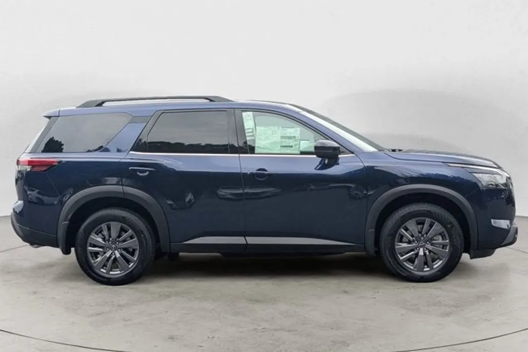 2025 Nissan Pathfinder SV photo 1