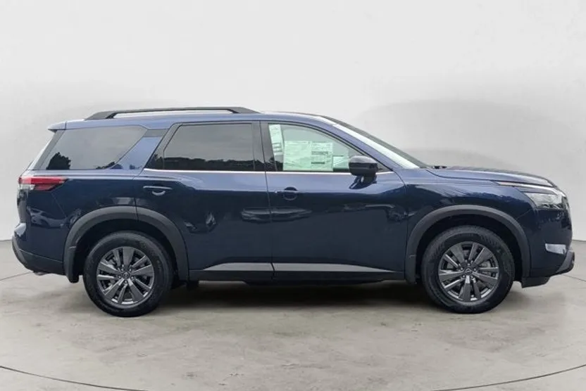 2025 Nissan Pathfinder SV photo 1