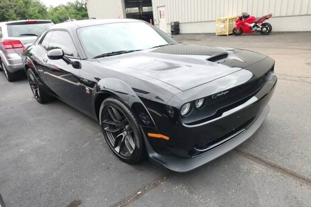 2022 Dodge Challenger R/T Scat Pack Widebody photo 1